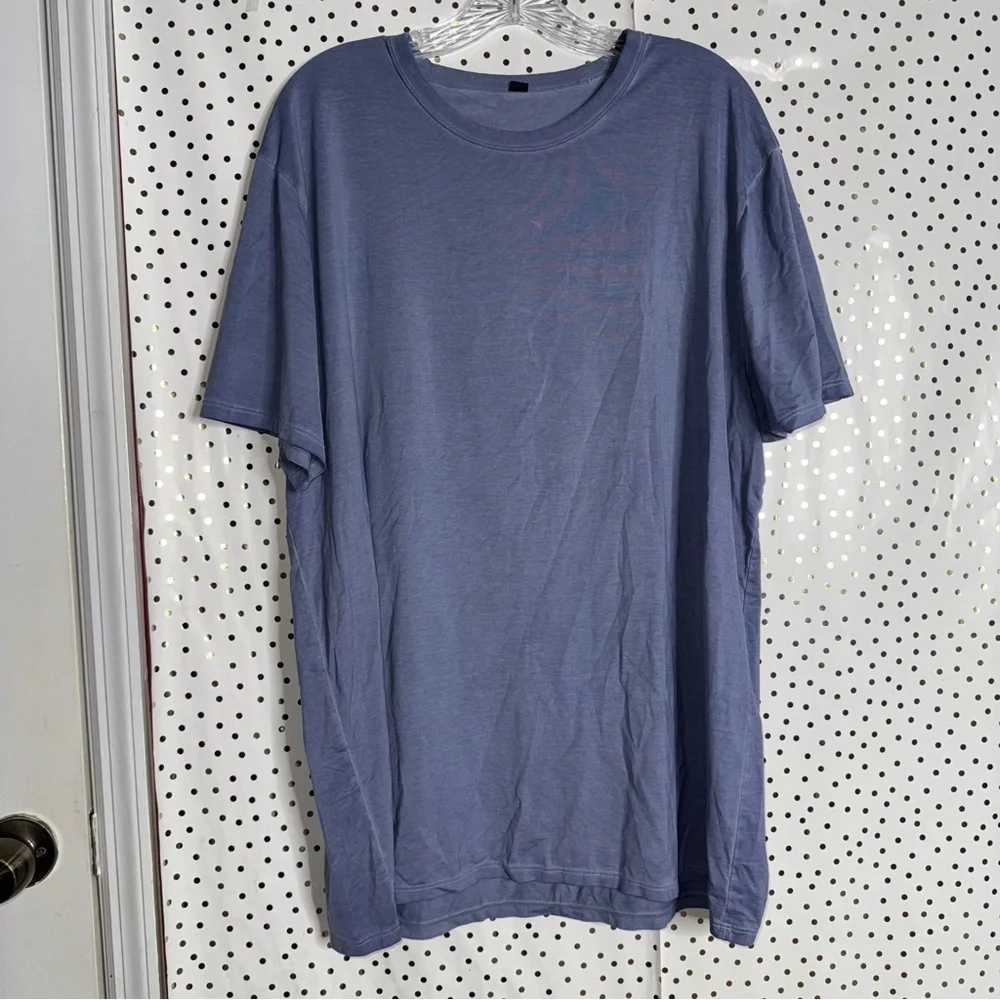 Lululemon Men's Blue T-Shirt